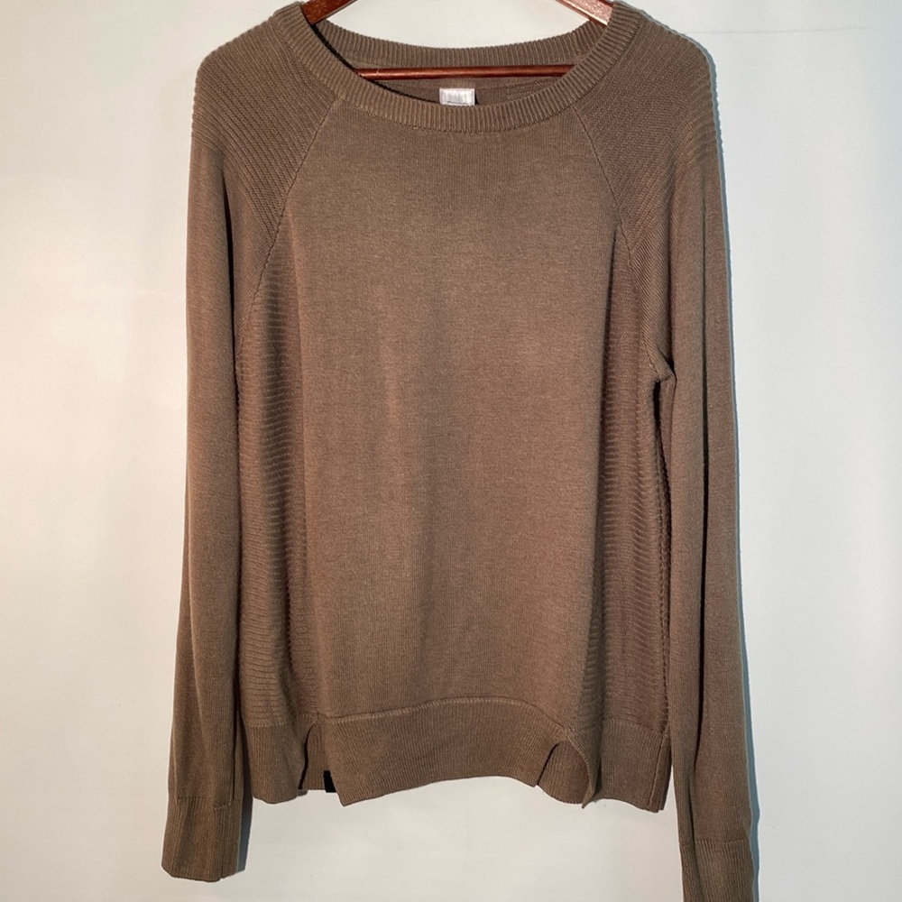 Bench - women’s long sleeve sweater. Size XL